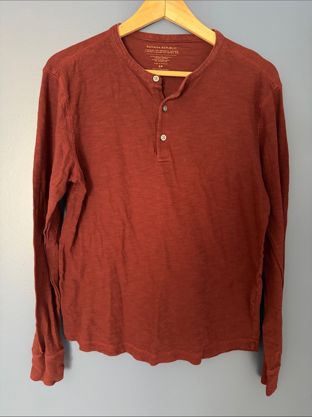 Banana Republic Men's Long-Sleeve Henley in Deep Rust